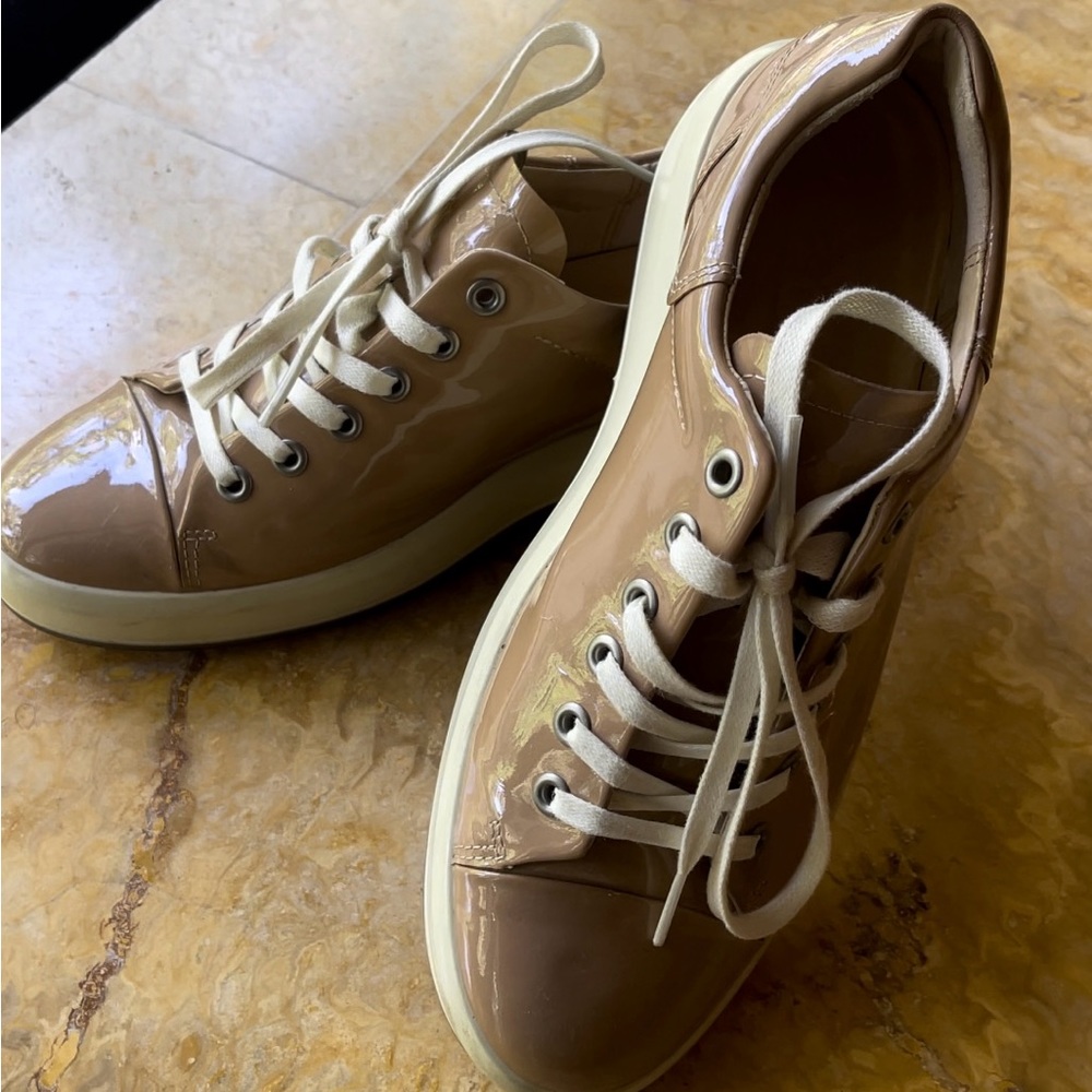 Like new  Women`s ECCO Soft 8 Sneakers